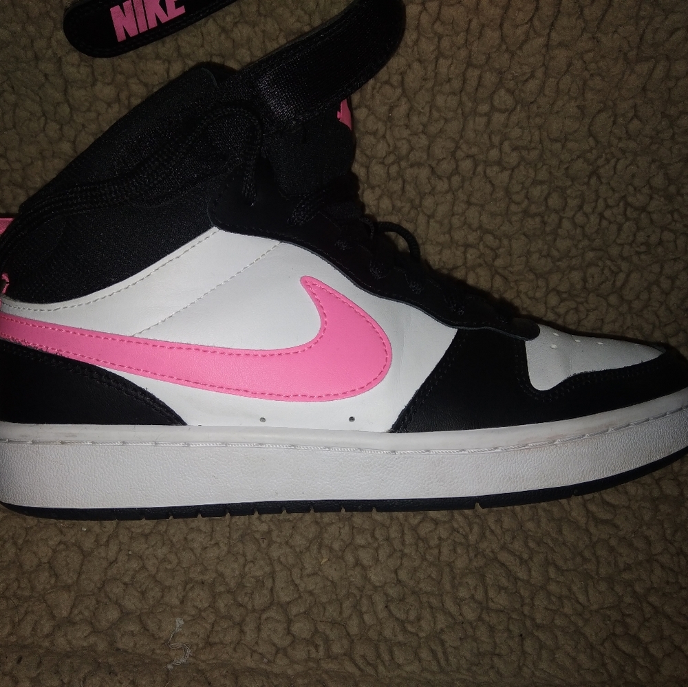 Shoes - Picture 2 of 5